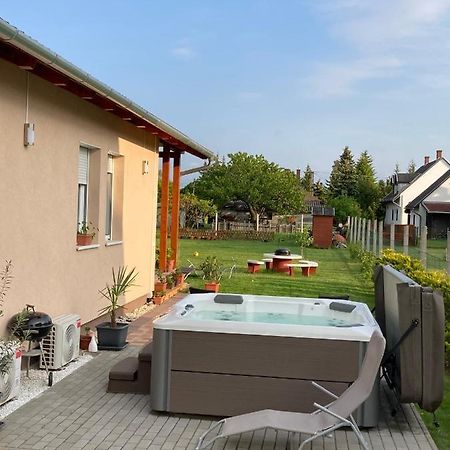 Вилла Konrad Apartman Балатонмариафюрдё Экстерьер фото