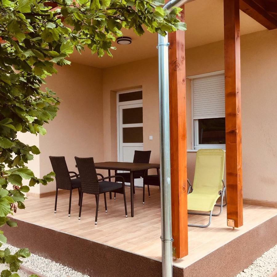 Вилла Konrad Apartman Балатонмариафюрдё Экстерьер фото